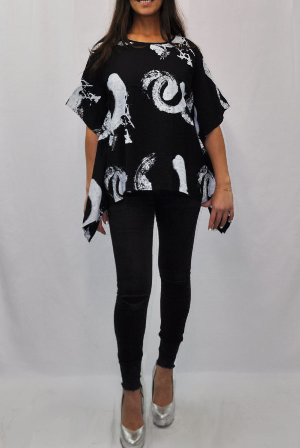 PRINTED ASYMMETRICAL OVERSIZED BLACK TOP- FRONT