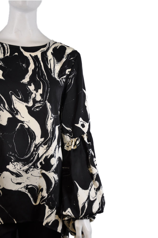 black and white printed high low long sleeve top
